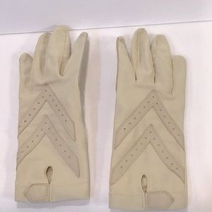 Cream color stretchy gloves, Chevron leather strips on palm